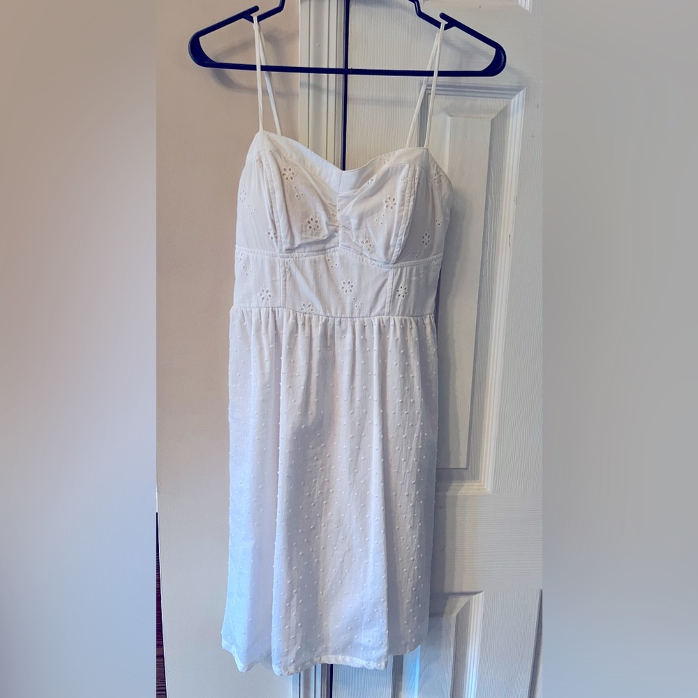 Sweetheart top, white textured dress